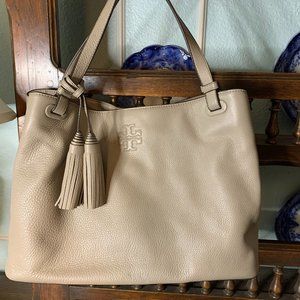 Tory Burch Pale Grey Thea grained leather tote bag.